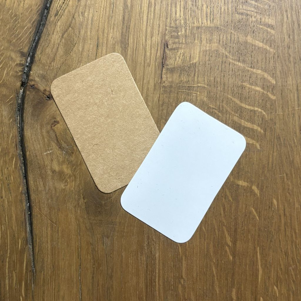 การ์ดนามบัตรเล็ก | 4.4 × 7 cm | 1,000 ชิ้น | กระดาษ 250 แกรม